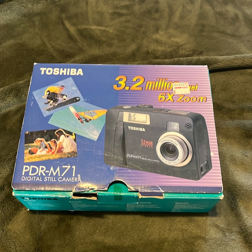 Toshiba digital camera battery port curoted